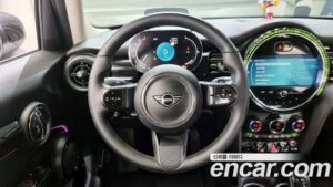 Mini Cooper 5Door CLASSIC COMFORT PACK 2022 года из Южной Кореи