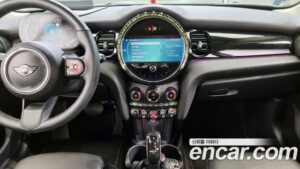 Mini Cooper 5Door CLASSIC COMFORT PACK 2022 года из Южной Кореи