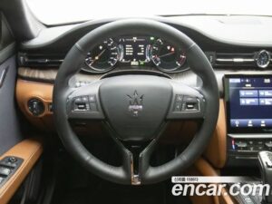Maserati Quattroporte 3.0 V6 GranLusso 2021 года из Южной Кореи
