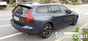 Volvo V60 B5 AWD 2022 года из Южной Кореи