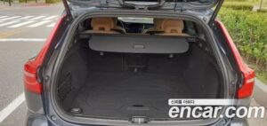 Volvo V60 B5 AWD 2022 года из Южной Кореи