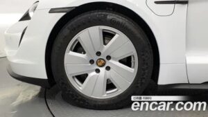 Porsche Taycan Base 2022 года из Южной Кореи