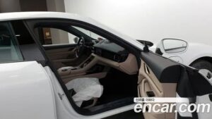 Porsche Taycan Base 2022 года из Южной Кореи