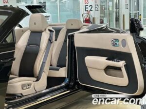 Rolls-Royce Dawn 6.6 V12 2021 года из Южной Кореи