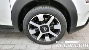 Citroen-DS C4 CACTUS 1.5 BlueHDi SHINE 2021 года из Южной Кореи