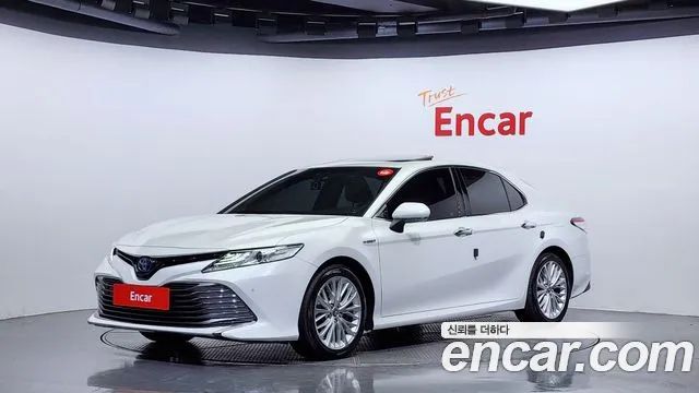 Toyota Camry 2.5 XLE HYBRID 2019 года из Кореи