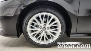 Toyota Camry 2.5 XLE HYBRID 2021 года из Южной Кореи