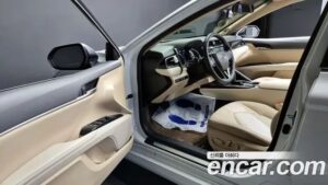 Toyota Camry 2.5 XLE HYBRID 2021 года из Южной Кореи