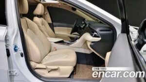 Toyota Camry 2.5 XLE HYBRID 2021 года из Южной Кореи