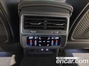Audi Q7 50 TDI 4WD Premium 2021 года из Южной Кореи