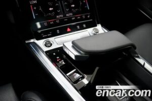 Audi e-tron 55 4WD 2022 года из Южной Кореи