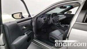 Lexus ES Luxury Plus 2021 года из Южной Кореи