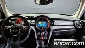 Mini Cooper 5Door DEFAULT 2020 года из Южной Кореи