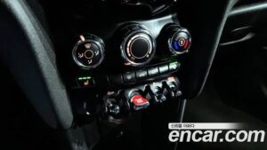 Mini Cooper 5Door DEFAULT 2020 года из Южной Кореи