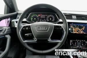 Audi e-tron 55 4WD 2022 года из Южной Кореи