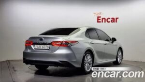 Toyota Camry 2.5 XLE HYBRID 2021 года из Южной Кореи