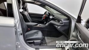 Toyota Camry 2.5 XLE HYBRID 2021 года из Южной Кореи