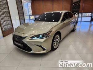 Lexus ES Luxury Plus 2020 года из Южной Кореи