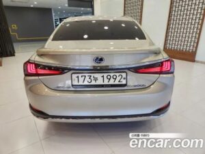 Lexus ES Luxury Plus 2020 года из Южной Кореи