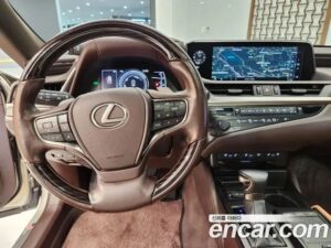 Lexus ES Luxury Plus 2020 года из Южной Кореи