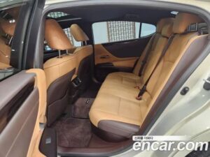Lexus ES Luxury Plus 2020 года из Южной Кореи