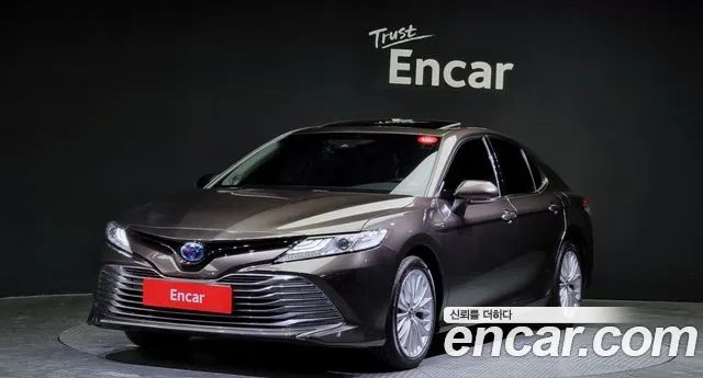 Toyota Camry 2.5 XLE HYBRID 2019 года из Кореи