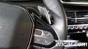 Peugeot 2008 1.5 BlueHDi ALLURE 2021 года из Южной Кореи