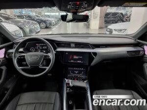 Audi e-tron 55 4WD 2022 года из Южной Кореи