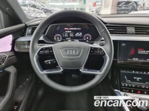 Audi e-tron 55 4WD 2022 года из Южной Кореи