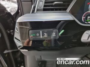 Audi e-tron 55 4WD 2022 года из Южной Кореи