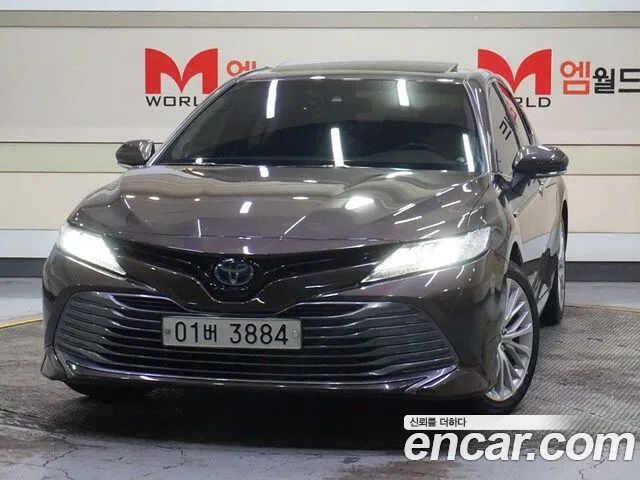 Toyota Camry 2.5 XLE HYBRID 2019 года из Кореи