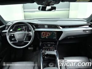 Audi e-tron 55 4WD 2022 года из Южной Кореи
