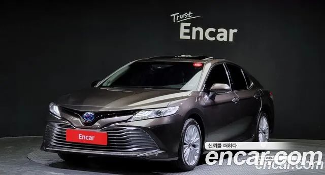 Toyota Camry 2.5 XLE HYBRID 2019 года из Кореи