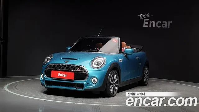Mini Cooper Convertible DEFAULT 2020 года из Кореи