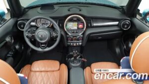 Mini Cooper Convertible DEFAULT 2020 года из Южной Кореи