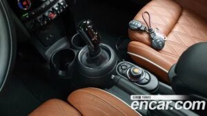 Mini Cooper Convertible DEFAULT 2020 года из Южной Кореи