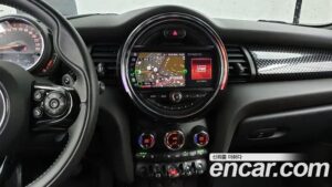 Mini Cooper Convertible DEFAULT 2020 года из Южной Кореи
