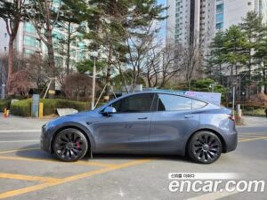 Tesla Model Y Performance 2022 года из Южной Кореи