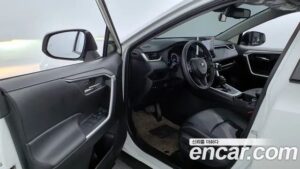 Toyota RAV4 2.5 2WD HYBRID 2021 года из Южной Кореи