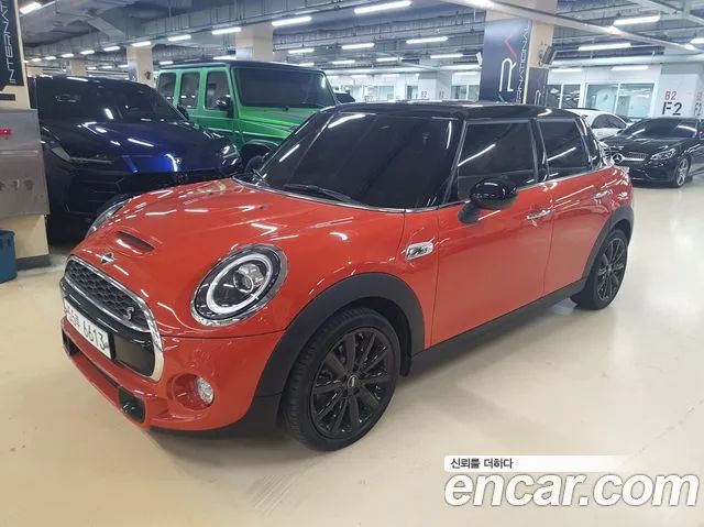 Mini Cooper 5Door DEFAULT 2019 года из Кореи