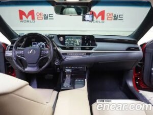 Lexus ES Luxury Plus 2019 года из Южной Кореи