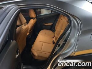 Lexus UX 2.0 2WD 2021 года из Южной Кореи