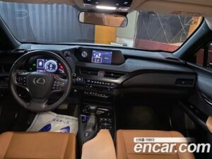 Lexus UX 2.0 2WD 2021 года из Южной Кореи
