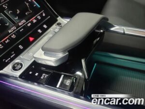 Audi e-tron 55 4WD 2022 года из Южной Кореи