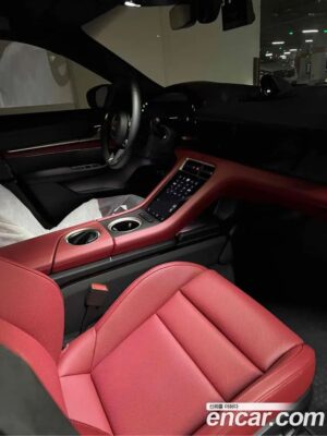 Porsche Taycan GTS 2022 года из Южной Кореи