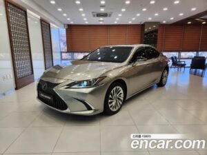 Lexus ES Luxury Plus 2021 года из Южной Кореи