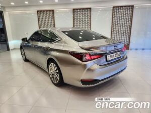 Lexus ES Luxury Plus 2021 года из Южной Кореи