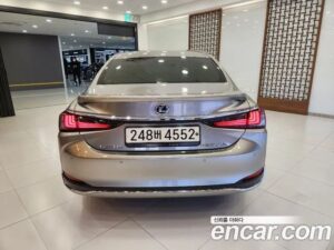 Lexus ES Luxury Plus 2021 года из Южной Кореи