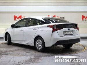 Toyota Prius 1.8 E 2021 года из Южной Кореи