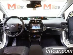 Toyota Prius 1.8 E 2021 года из Южной Кореи
